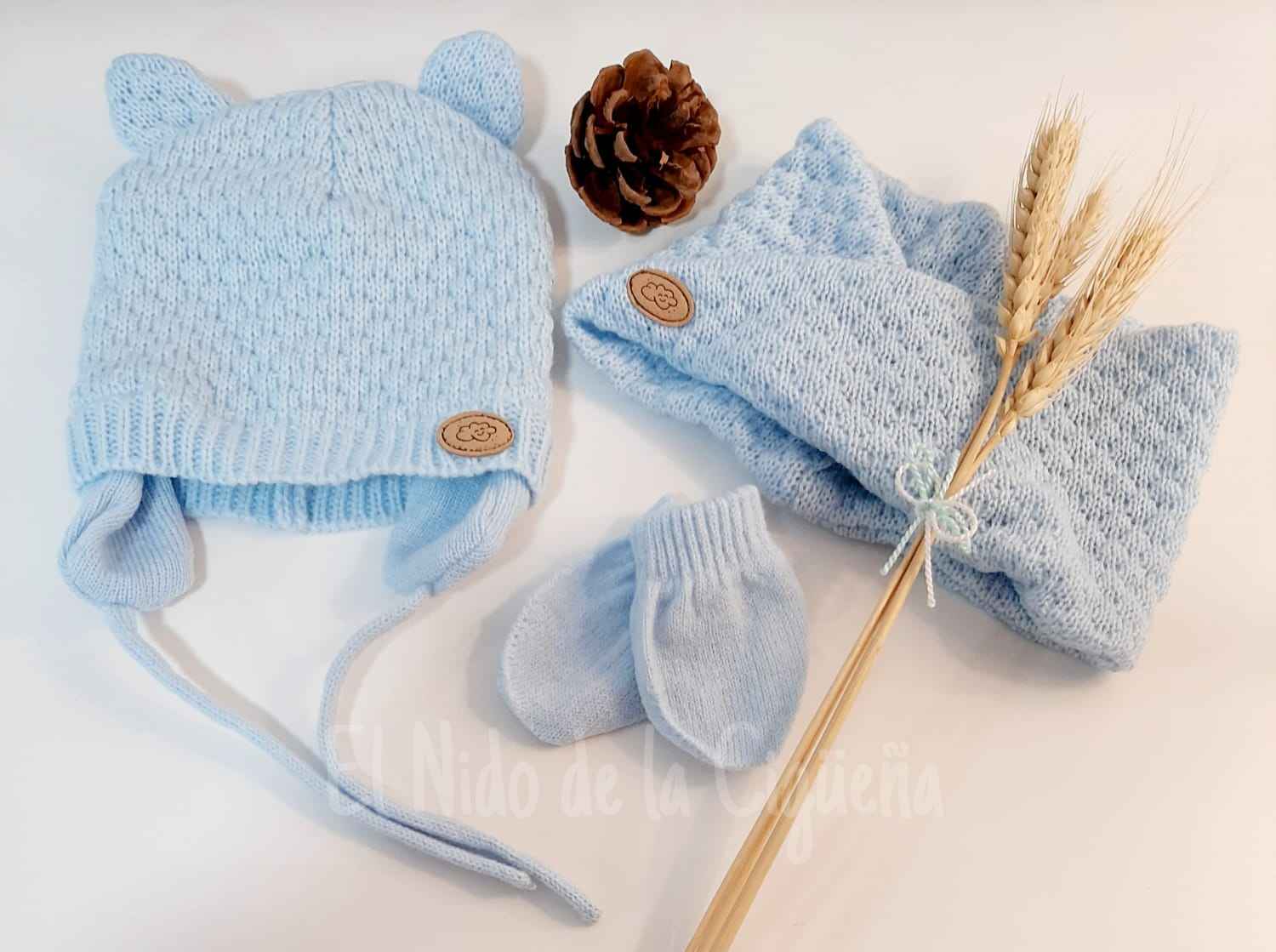 Conjunto 3 piezas celeste M-109 Monnuage. Gorro, cuello recto y manoplas, forrado de coralina. Temporada otoño-invierno 2022/2023