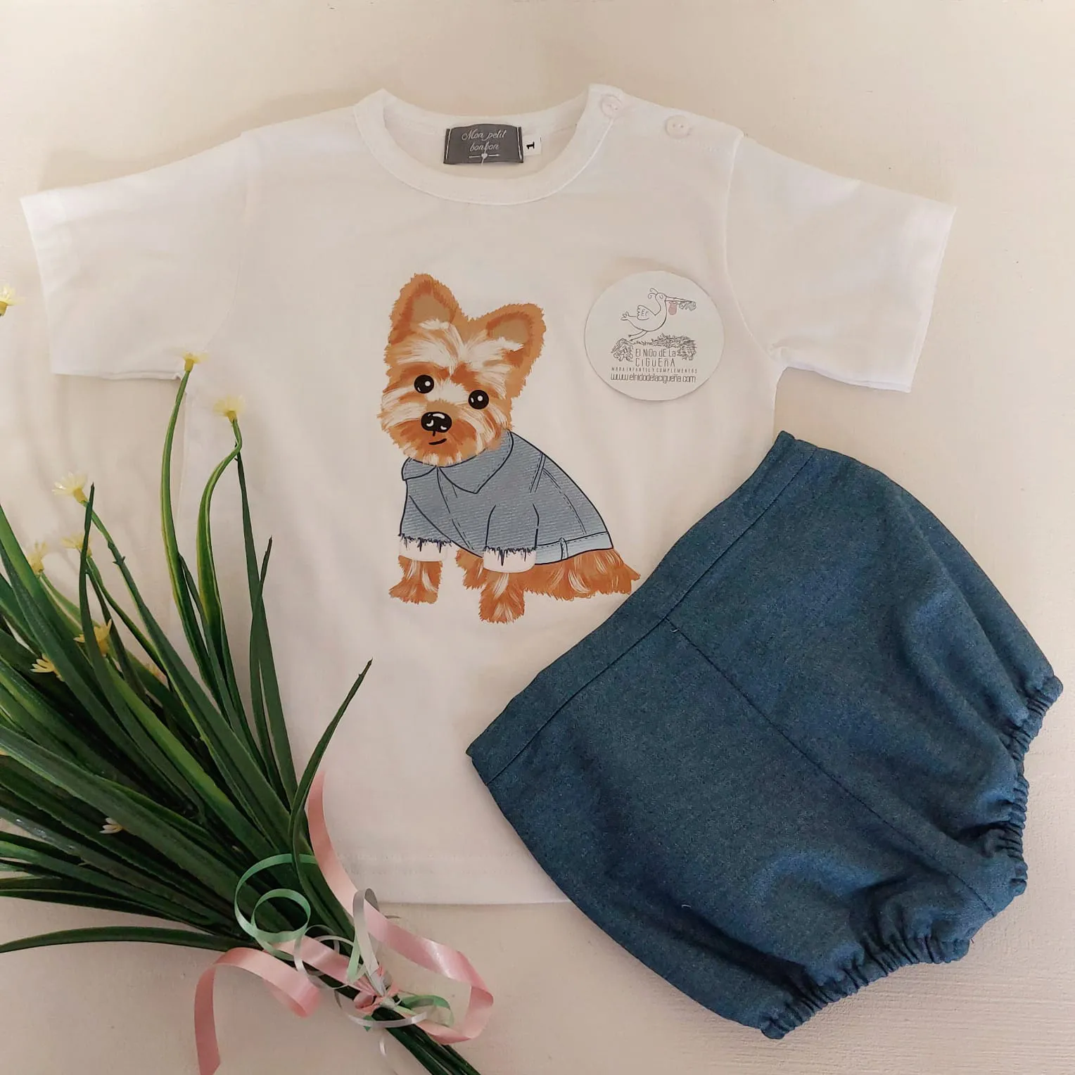 Conjunto Camiseta con Bombacho Yorkshire Mon Petit Bonbon Verano 2025. Conjunto dos piezas formado por camiseta y bombacho .